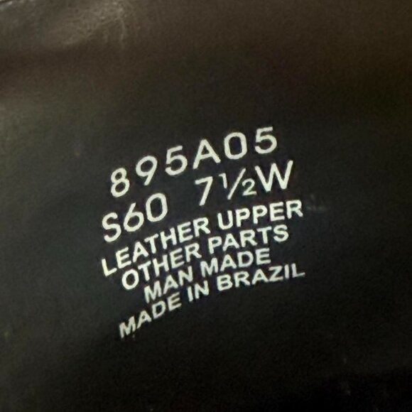 late 00’s era "Naturalizer" black leather ankle boots ~ w/ 2" block heel & studs - Picture 3 of 8